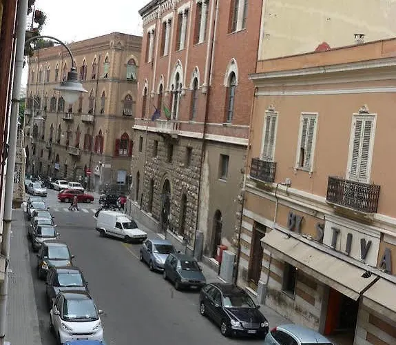 卡利亚里诺文彻托酒店 招待所 卡利亚里